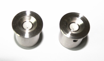 深圳市華葉拉絲模具 專業(yè)直供中走絲機床高性能水嘴與眼模